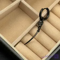 پیرسینگ گوش جمجمه مشکی حلقه ای