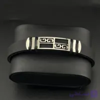 دستبند سیلیکونی مردانه مشکی مات با پلاک ورساچه