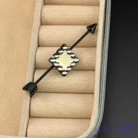 پیرسینگ محوری اینداستریال گوش کد 2