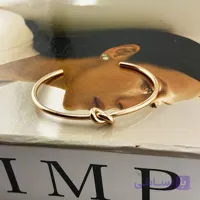 دستبند رزگلد طرح گره