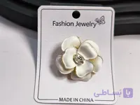 سنجاق سینه گل سفید و نگین