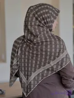 روسری نخی زنانه کاربردی قواره ۱۴۰ دوردستدوز