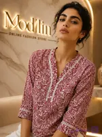 شومیز زنانه گلدار زرشکی یقه هفت آستین سه‌ربع