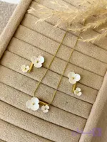 گوشواره دو شکوفه با صدف طبیعی