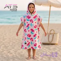 حوله پانچ کودک اتیسان کلاه‌دار