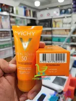 ضد آفتاب ویشی بی رنگ پوست چرب Capital Soleil SPF50