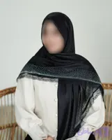 روسری مشکی ژان ژان با حاشیه نگین گیپور