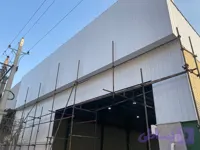 اجرای دامپا لمبه دیواری روی سوله به زیبا ترین شکل ممکن در هر رنگ دلخواه مشتری