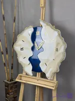 ساعت دیواری دفرمه کرم سفید زمینه ابی پروانه ای