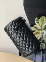 کیف سوسیسی شنل دوزی شده با بند بلند