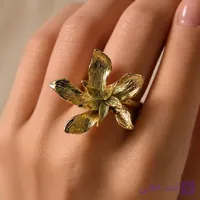 انگشتر زنانه طلایی مدل گل ارکیده،برجسته،ضد حساسیت،رنگ ثابت کد R106