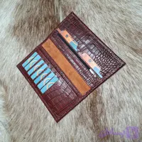 کیف پول کتی چرم طبیعی گاوی طرح روکو رنگ زرشکی ، ابعاد. 10.5×19بسیار کاربردی و شیک دارای 9 جای کارت ، جیب زیپ دار ، دکمه مگنت قوی ، ۴ جای اسکناس - چرم طبیعی چانتا