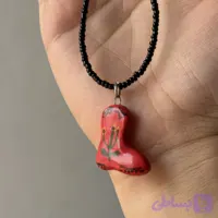 گردنبند طرح چکمه