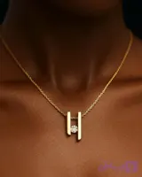 گردنبند استیل زنانه طرح حرف H ورساچه با زنجیر ۲۰ سانتی