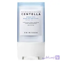 استیک ضد آفتاب بی‌رنگ سانتلا، SPF 50، مدل skin1004، مناسب انواع پوست با حجم 20 میلی‌لیتر، محافظت‌کننده در برابر اشعه‌های UVA و UVB، ضد حساسیت و مرطوب‌کننده، PA++++، روشن‌کننده، دارای فرمولاسیون عصاره مغذی و هیالورونیک اسید، با ماندگاری 3 ساعته