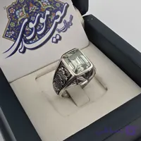 انگشتر مردانه نقره عیار ۹۲۵با سنگ مونزانایت سبز رکاب دست لیزری و آینه کاری با ۴ عددالماس مخراجی