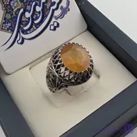 انگشتر مردانه نقره عیار ۹۵با سنگ یاقوت زرد آفریقایی رکاب دست ساز همراه با ۸عددالماس مخراجی