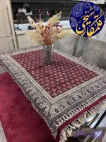 رومیزی قلمکار شیخی کف لپی، زمینه قرمز شرابی، چاپ دستی سنتی اصفهان، سایز ۱۰۰×۱۵۰