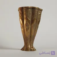 گلدان آنتیک برنجی با قلم‌زنی دستی؛ شکوه هنر کلاسیک و پتینه‌ی اصیل زمان