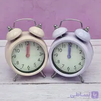 ساعت رومیزی فلزی زنگدار با رنگ‌های پاستیلی