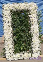 قاب گل ترحیم مگا لاکچری تمام سفید۱۱۵۴ | فریم مستطیلی رز هلندی، لیسیانتوس و ژیپسوفیلا