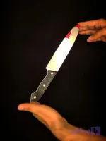 چاقوی دسته مشکی خونی پلاستیکی