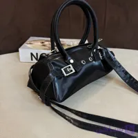 کیف دخترانه سگگ دار چرم براق و مخملی