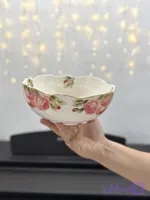 پیاله میوه‌خوری گرد سرامیکی دست‌سازطرح رزا قطر ۲۱ سانتی‌متر، نقاشی شده با دست و مزین به لاستر طلا