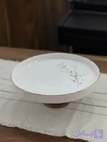 شیرینی خوری سرامیکی دست‌ساز خوشه طلایی قطر ۲۸ سانت با لبه لاستر طلا و پایه چوبی