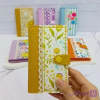 کیف پول جیبی چرمی زرد با نوار کنفی و طرح گل‌های وحشی دست دوز