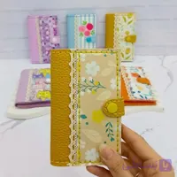 کیف پول جیبی چرمی زرد با نوار کنفی و طرح گل‌های وحشی دست دوز