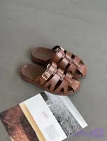 صندل خرچنگی زارا