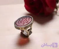 انگشتر مردانه عقیق سرخ با حکاکی «امیری حسین و نعم الامیر» – عشق و ارادت در یک نگاه