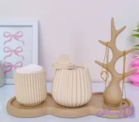 ست دکوری مناسب میز آرایشی،اویز درختچه و جای پدارایشی انتخابهایی خاص برای میزارایشی شما
