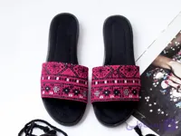 صندل زنانه طرح سوزندوزی مدل میناب سرخابی