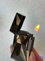 فندک گازی بغل زن برند لایتر(Lighter) بدنه فلزی طرح کریستال دو رنگ