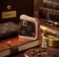 فندک بنزینی آنست (HONEST) طرح لویی ویتون با بدنه چرمی و فریم مسی | فروشگاه بارزار