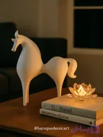 مجسمه‌ی اسب مینیمال