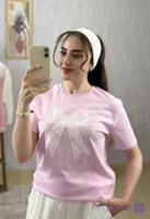 تیشرت زنانه ترک برند bisou مدل آستین کوتاه صورتی با طرح پاپیون دانتل مناسب استایل کیوت ودخترونه
