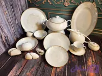 سرویس چینی ۹۳ پارچه پردیس قالب هرمس ۹۱۷B کف گل کلارا طلایی ۱۲ نفره