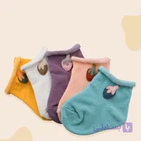 جوراب دخترانه نوزادی استیکردار (پک:15 جفتی)
