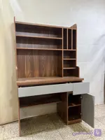 میز تحریر عرض ۱۰۰ سانتی‌متر ارتفاع ۱۸۰
