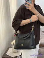 کیف بزرگ چرم مارک کوچ با چارم آلبالو