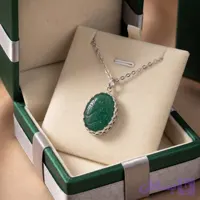 گردنبند نقره زنانه با عقیق سبز مدل ماه