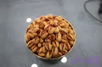پسته بادامی شور زعفرانی