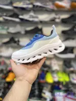 کفش آن رانینگ QC