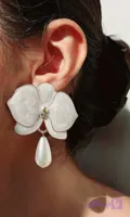 گوشواره گل با آویز مروارید - بدلیجات و اکسسوری زیباکس