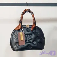 کیف چرمی مشکی با جزئیات خاص