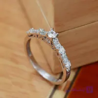 انگشتر نقره ظریف نگین دار کد 15803