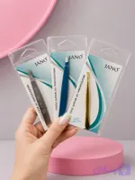 موچین‌های JANO ✨ تمیز، دقیق و خوش‌دست؛ برای فرم دادن ابرو و برداشتن ریزترین موها. 😍 در چند مدل و رنگ جذاب، یه وسیله ضروری که همیشه باید توی کیف آرایشت باشه. 💖 https://eitaa.com/Mahsolat_naderi